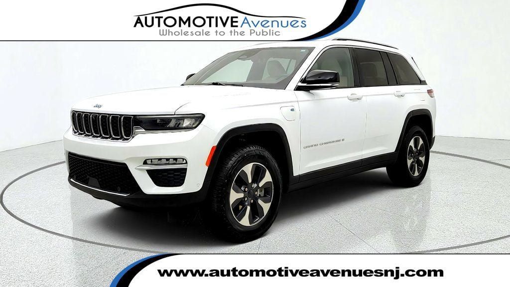 Used 2022 Jeep Grand Cherokee Limited 4xe w/ Luxury Tech Group II AWD/4WD image 1