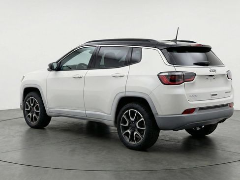 Used 2025 Jeep Compass Trailhawk AWD/4WD image 6