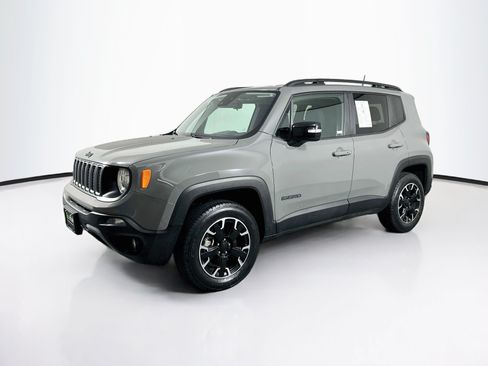 Used 2023 Jeep Renegade Latitude AWD/4WD image 3