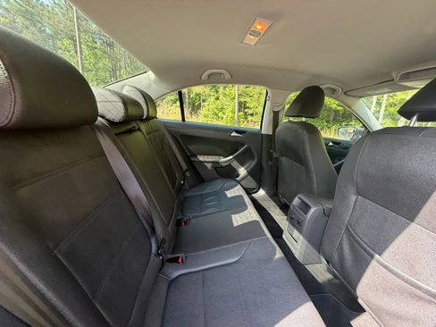 Used 2012 Volkswagen Jetta SE FWD image 18