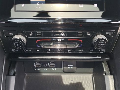 Certified 2024 Jeep Grand Cherokee Altitude AWD/4WD image 24