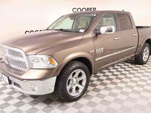 Used 2018 RAM 1500 Laramie w/ Convenience Group AWD/4WD image 10