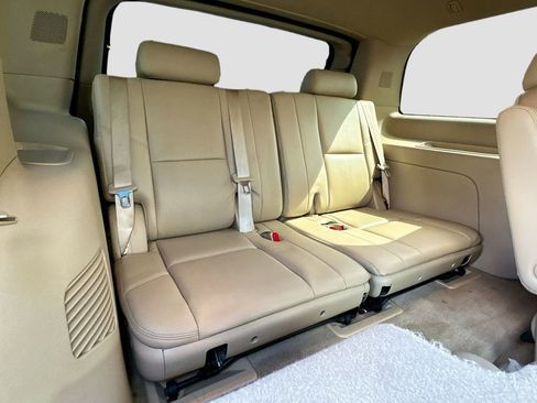 Used 2014 Cadillac Escalade Luxury AWD/4WD image 35