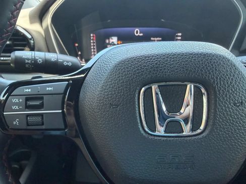 Used 2025 Honda Pilot Black Edition image 33