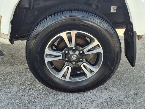 Used 2018 Toyota Tacoma TRD Sport w/ Technology Package RWD image 26