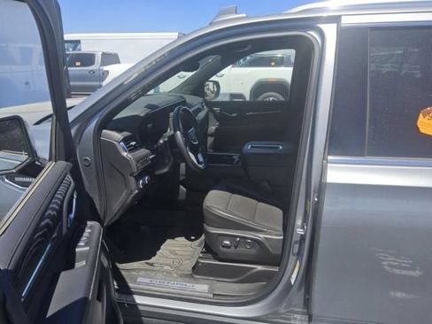 Used 2023 GMC Yukon Denali w/ Advanced Technology Package AWD/4WD image 3