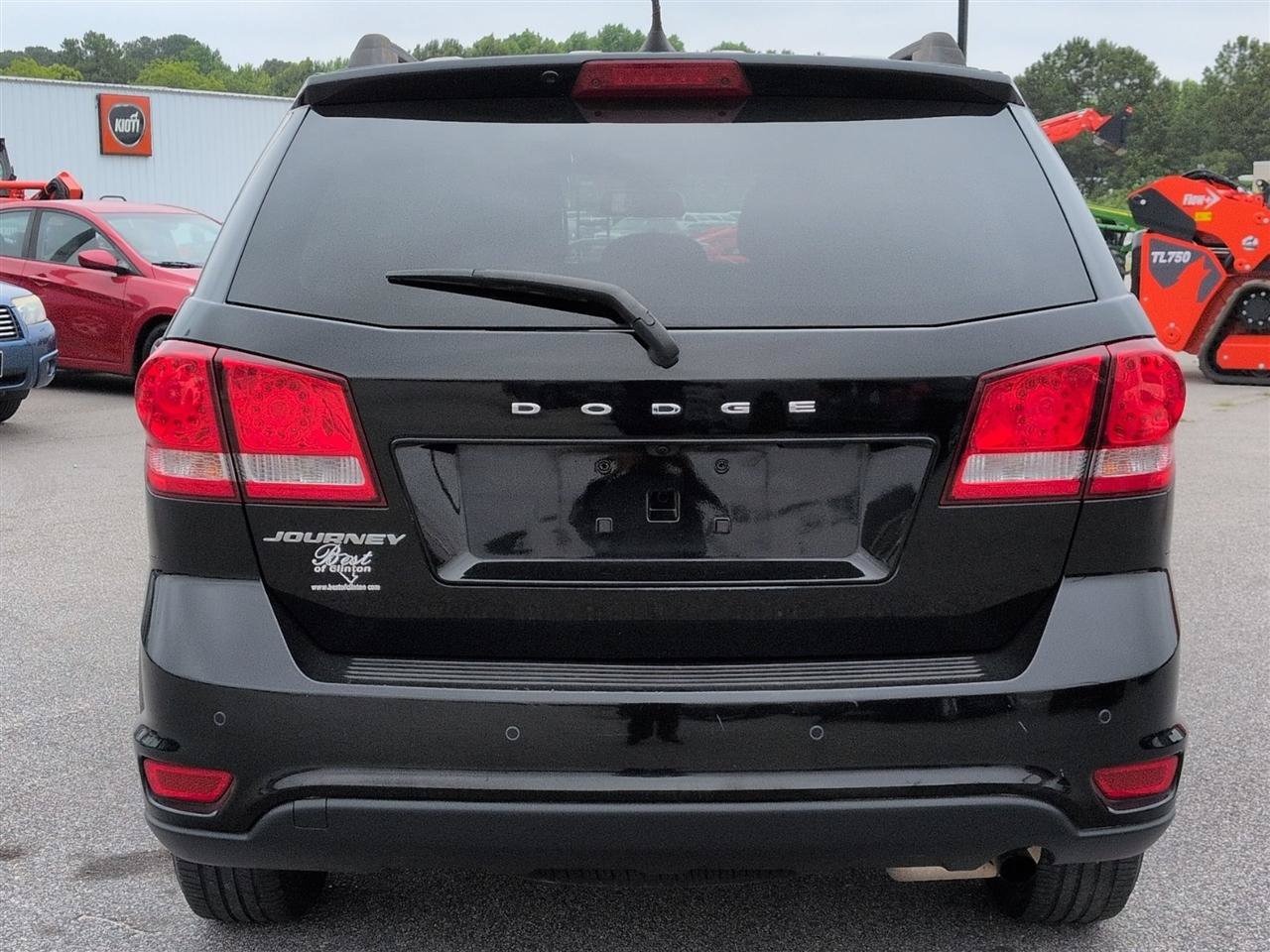 Used 2019 Dodge Journey SE FWD image 4