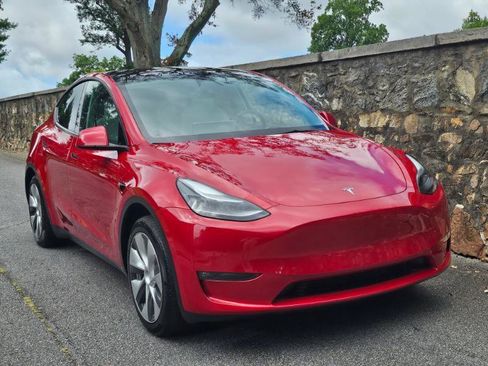 Used 2023 Tesla Model Y 2WD image 12