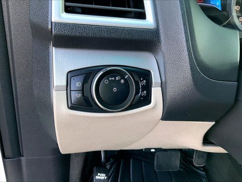 Used 2015 Ford Explorer XLT w/ Equipment Group 202B FWD image 32