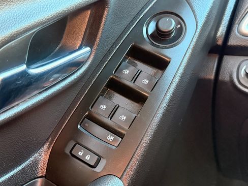 Used 2019 Chevrolet Trax LT w/ LT Convenience Package AWD/4WD image 23