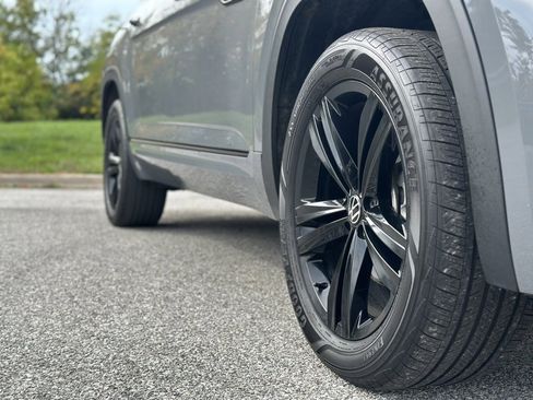 Used 2023 Volkswagen Atlas Cross Sport SEL R-Line image 9