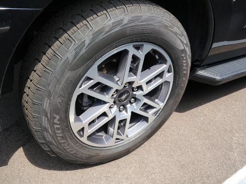 Used 2025 Ford Expedition Active AWD/4WD image 4