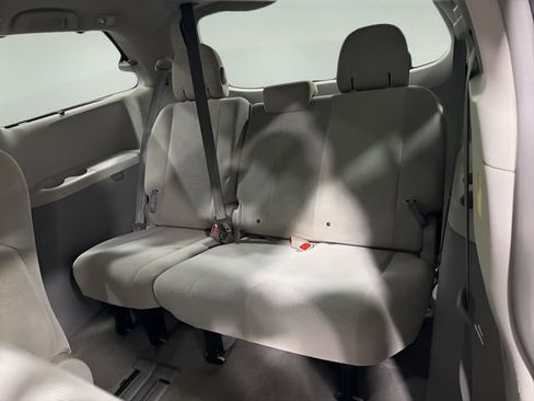 Used 2011 Toyota Sienna LE FWD image 29