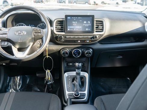 Used 2022 Hyundai Venue SEL image 15