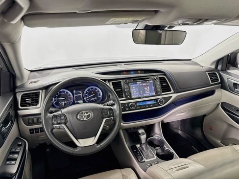 Used 2019 Toyota Highlander Limited Platinum AWD/4WD image 25