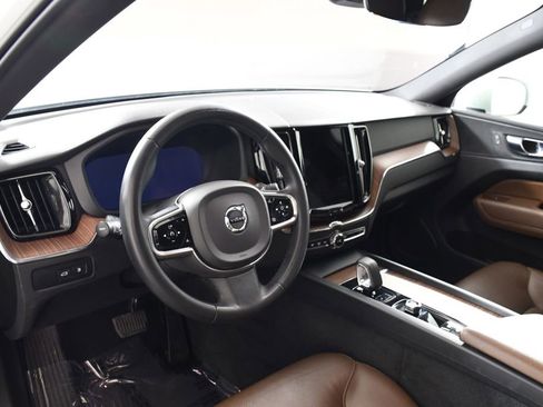 Used 2023 Volvo XC60 T8 Plus image 12