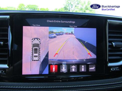 Used 2022 Chrysler Pacifica Limited w/ Uconnect Theater Family Group FWD image 26