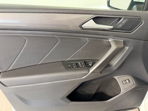 Used 2022 Volkswagen Tiguan SE image 12