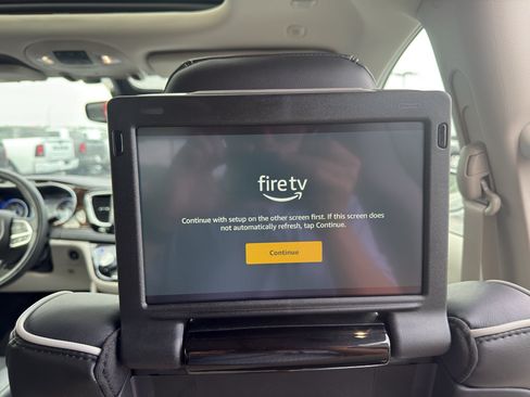 Certified 2022 Chrysler Pacifica Limited w/ Uconnect Theater Family Group AWD/4WD image 21