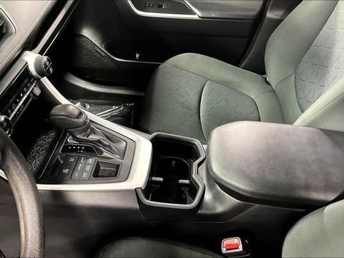 Used 2022 Toyota RAV4 XLE image 17