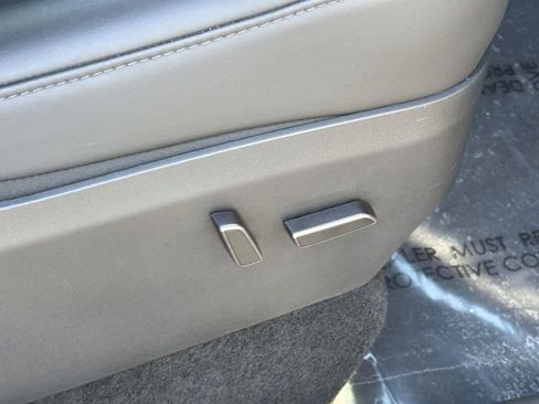 Used 2023 Tesla Model Y Performance image 41