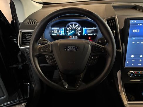 Used 2024 Ford Edge SE w/ Black Appearance Package image 11