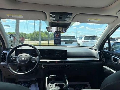 Used 2024 Kia Sorento S w/ Panoramic Sunroof Package FWD image 29