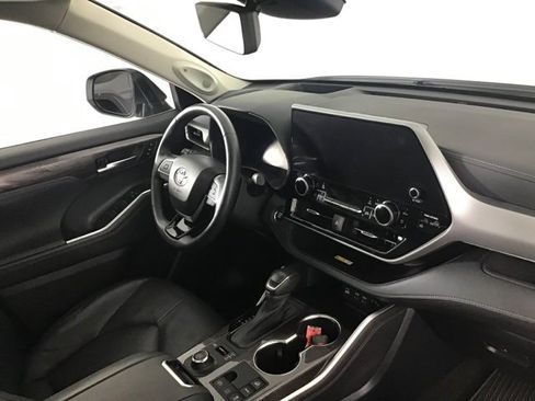 Used 2023 Toyota Highlander Platinum image 22