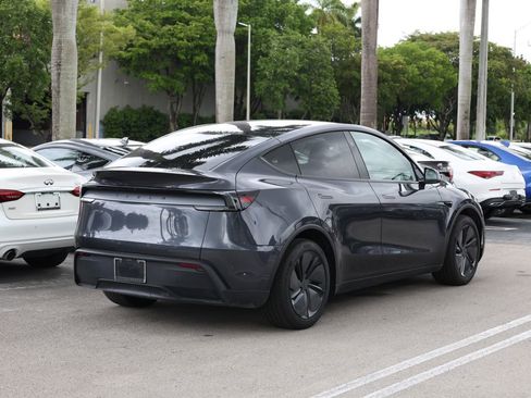 Used 2026 Tesla Model Y Long Range RWD image 6