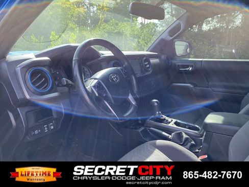 Used 2017 Toyota Tacoma TRD Sport w/ Tow Package (A/T) AWD/4WD image 13