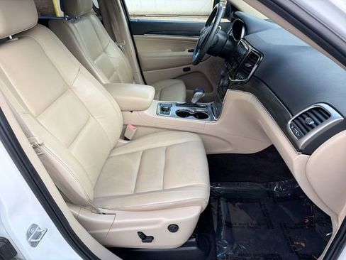 Used 2019 Jeep Grand Cherokee Limited image 28