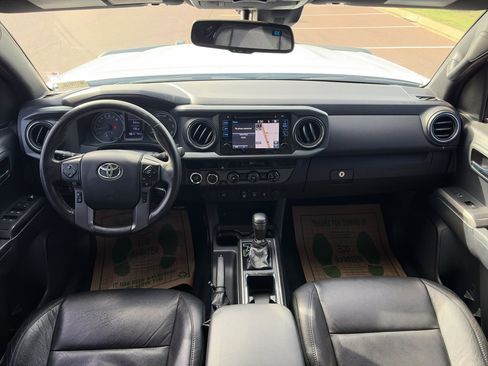 Used 2018 Toyota Tacoma TRD Sport image 20