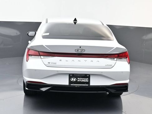 Certified 2022 Hyundai Elantra Limited w/ Cargo Package FWD image 4