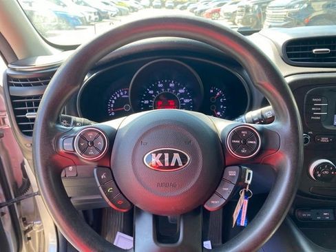 Used 2017 Kia Soul FWD image 11