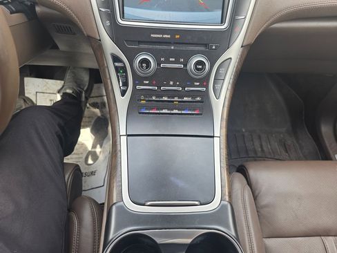 Used 2016 Lincoln MKX Reserve w/ Climate Package AWD/4WD image 18