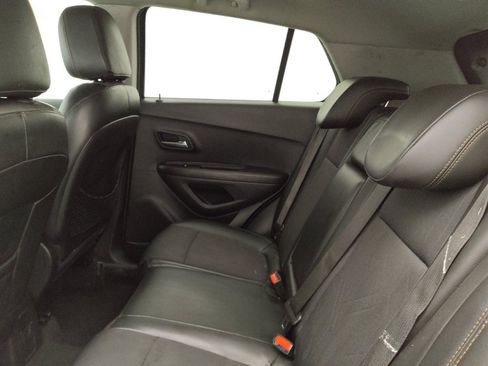 Used 2020 Chevrolet Trax LT w/ LT Convenience Package FWD image 18