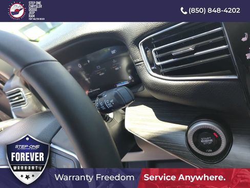 Used 2024 Jeep Wagoneer Series III w/ Premium Group I AWD/4WD image 23