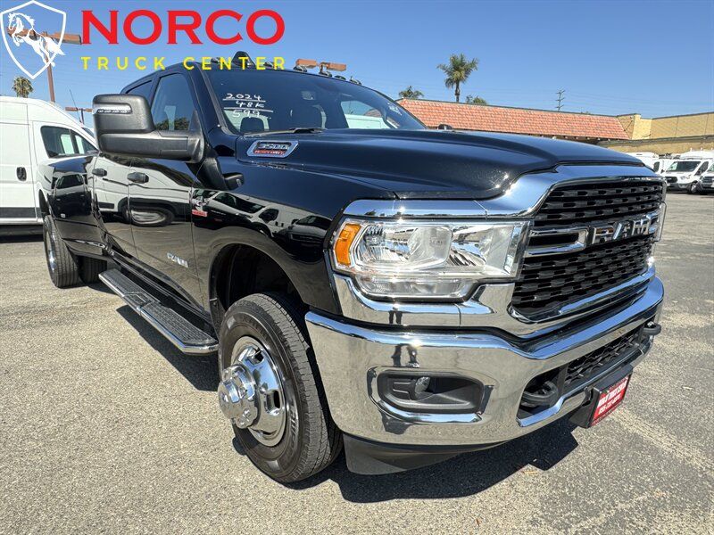 Used 2024 RAM 3500 Big Horn AWD/4WD image 2