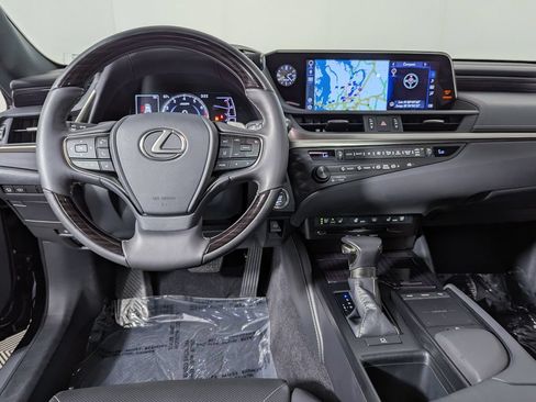 Used 2019 Lexus ES 350 Ultra Luxury w/ Accessory Package FWD image 19