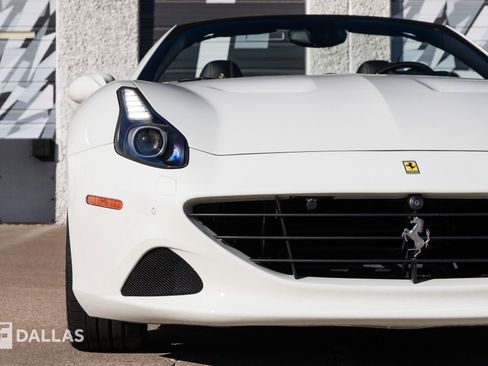 Used 2015 Ferrari California T image 4