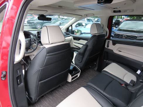 Certified 2026 Honda Odyssey Elite image 16