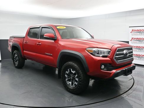 Used 2016 Toyota Tacoma TRD Off-Road w/ Premium & Technology Package image 2