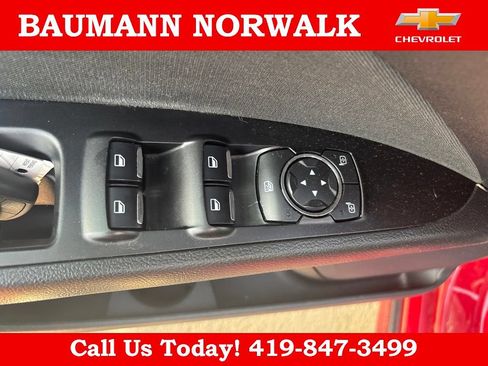 Used 2017 Ford Fusion SE w/ Fusion SE Technology Package FWD image 16