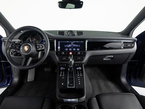 Used 2025 Porsche Macan image 30