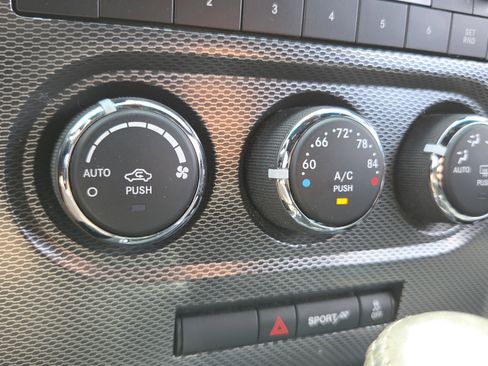 Used 2013 Dodge Challenger R/T image 25