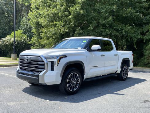Used 2025 Toyota Tundra Limited AWD/4WD image 5
