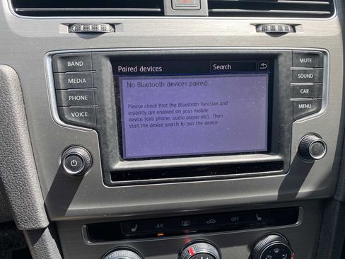 Used 2017 Volkswagen Golf SE FWD image 18