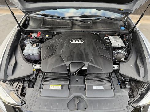 Used 2021 Audi Q8 Premium image 6