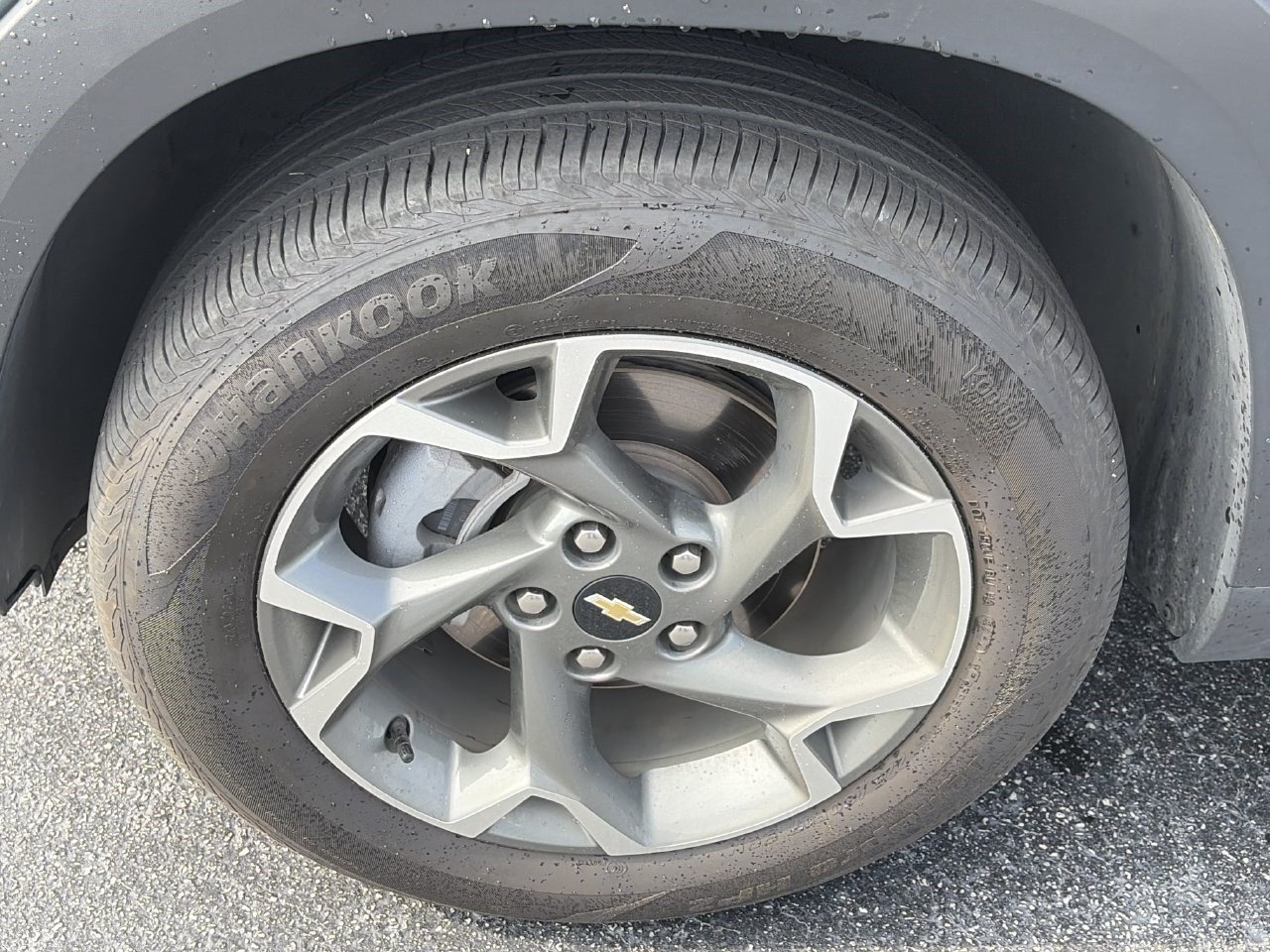 Used 2025 Chevrolet Trax LT FWD image 9
