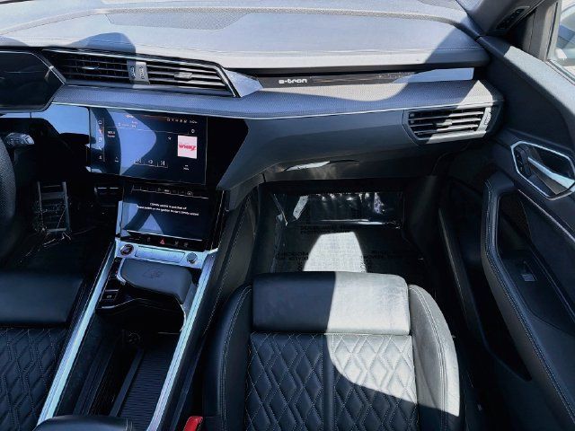 Used 2024 Audi SQ8 e-tron Premium Plus AWD/4WD image 18